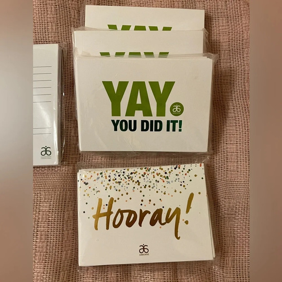 Lot of new Arbonne branded bags, note cards and socks - Picture 2 of 7